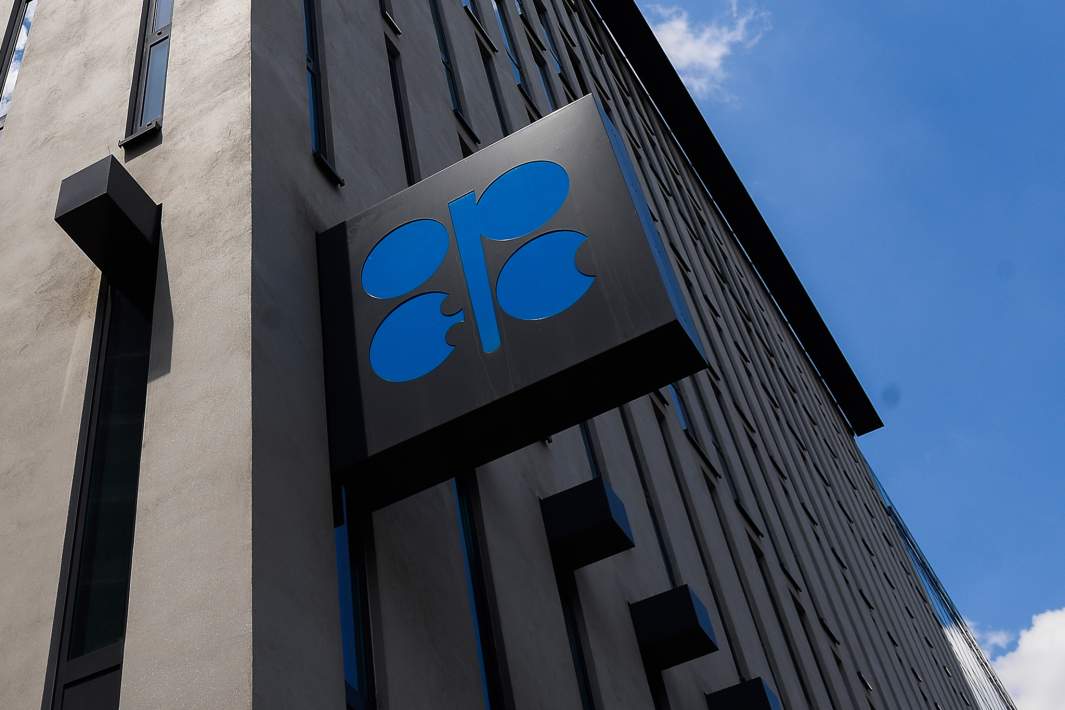 Egy kicsit lassabban: az OPEC+ csökkentette a kőolajtermelés ütemét